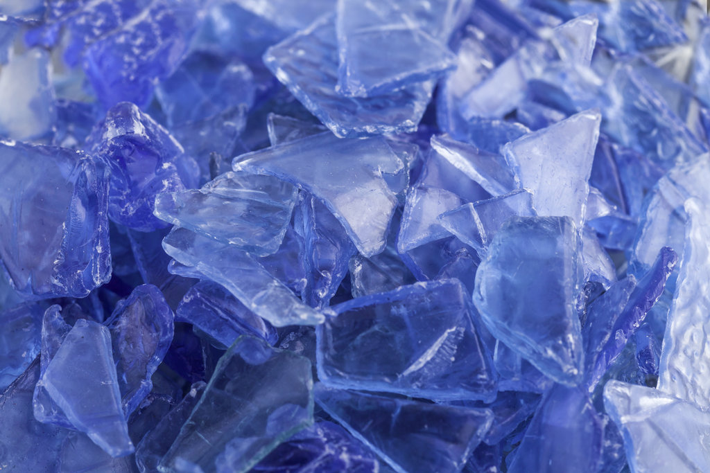 Blue PET Flake / AykutErdogdu, Shutterstock