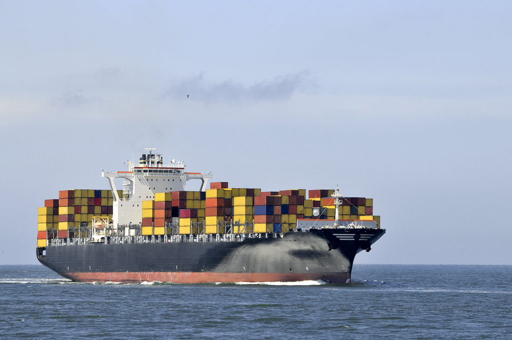 Shipping Container Ship / EG_Pors, Shutterstock