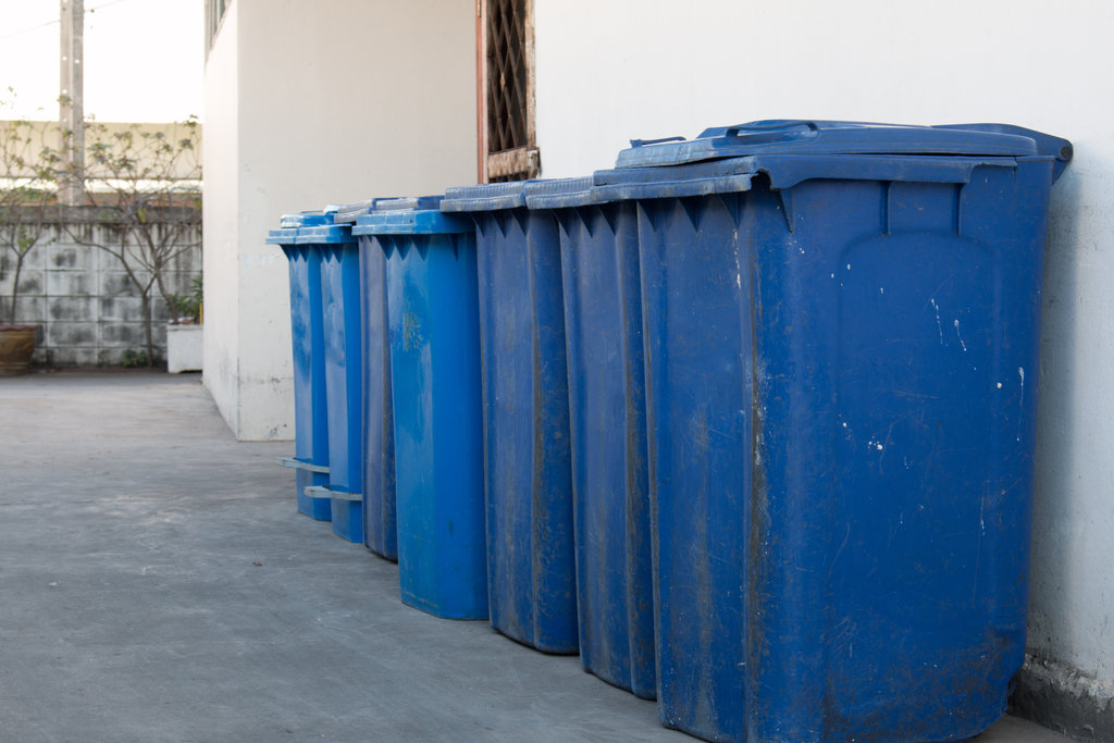 Carts / N_u_T, Shutterstock