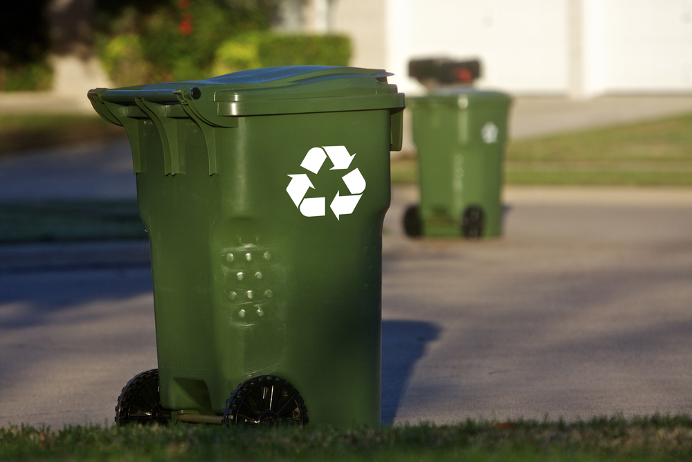 recycling cart / Marquisphoto, Shutterstock