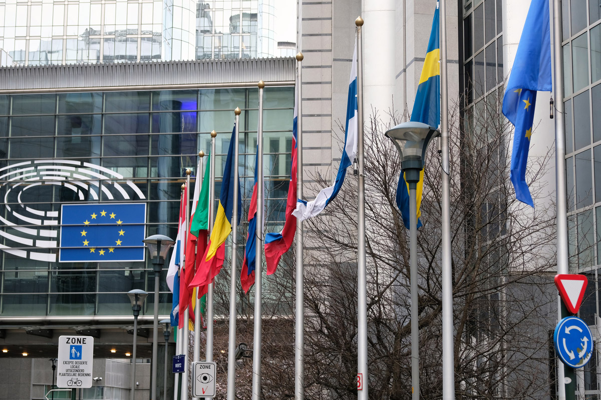 European leaders vote to pursue standardized charger