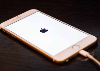 Apple expands activation locks to phone parts