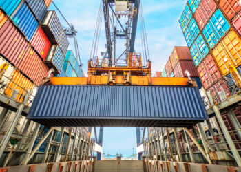 Export / MOLPIX, Shutterstock