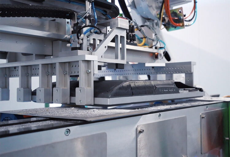 Northeast processor installs flat-panel processing robot