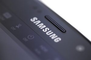OEM gives glimpse at foldable phone