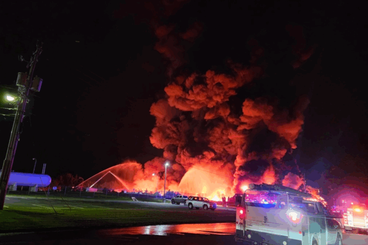 Fire temporarily disrupts Tennessee recycler