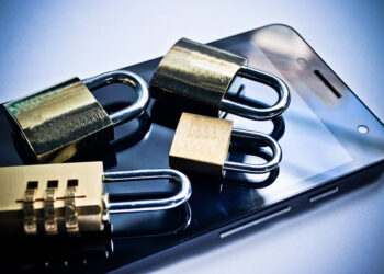 Refurbishers urge FCC to give phone locks a closer look