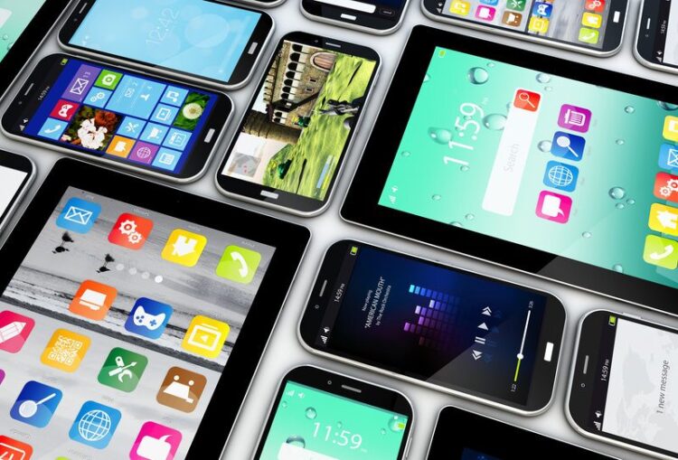 Worldwide tablet sales decline as smartphones stay flat
