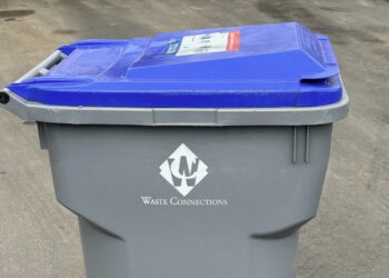 Waste Connection recycling cart in The Dalles, Oregon